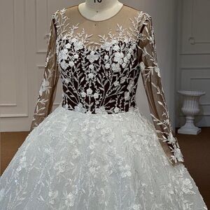 Elegant White Floral Lace Wedding Dress